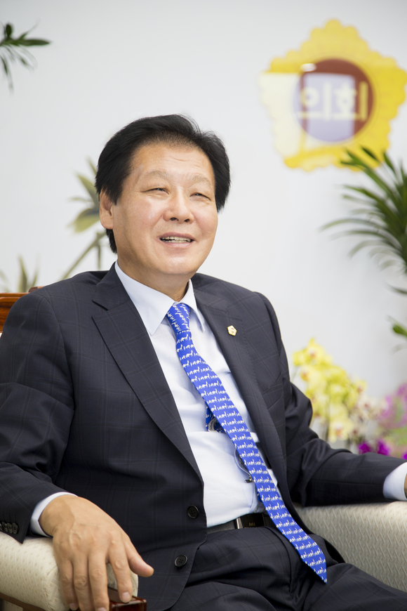 김응규 경북도의회 의장이 사드 배치 새 부지가 성주군의 성주골프장이 유력한 것으로 알려지자 원점에서의 재검토를 요구했다. <사진=경북도의회>