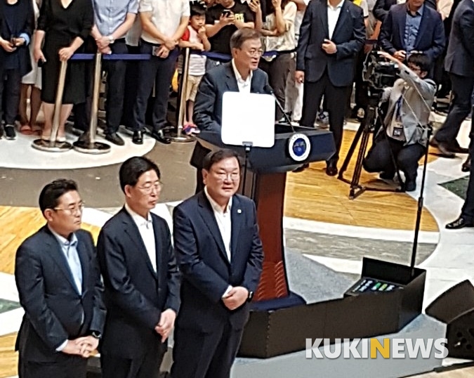 문재인 대통령이 지난 9일 오후 서울성모병원에서 건강보험 보장성강화 대책을 발표하고 있다.