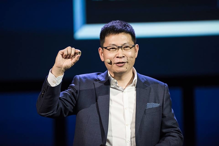 'IFA 2017'에서 기조연설을 하고 있는 리처드 위 화웨이 CEO. 화웨이코리아 제공