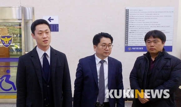 <(왼쪽부터) 안치현 대전협회장과 이성희 변호사, 임현택 소청과의사회장은 이대목동병원 신생아 연쇄사망사건 수사의 문제점을 설명하고 있다. 사진=오준엽 기자>