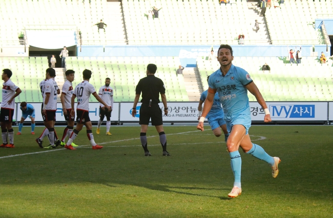 대구FC가 4일 대구스타디움에서 FC서울을 상대로 1대1 무승부를 거뒀다.