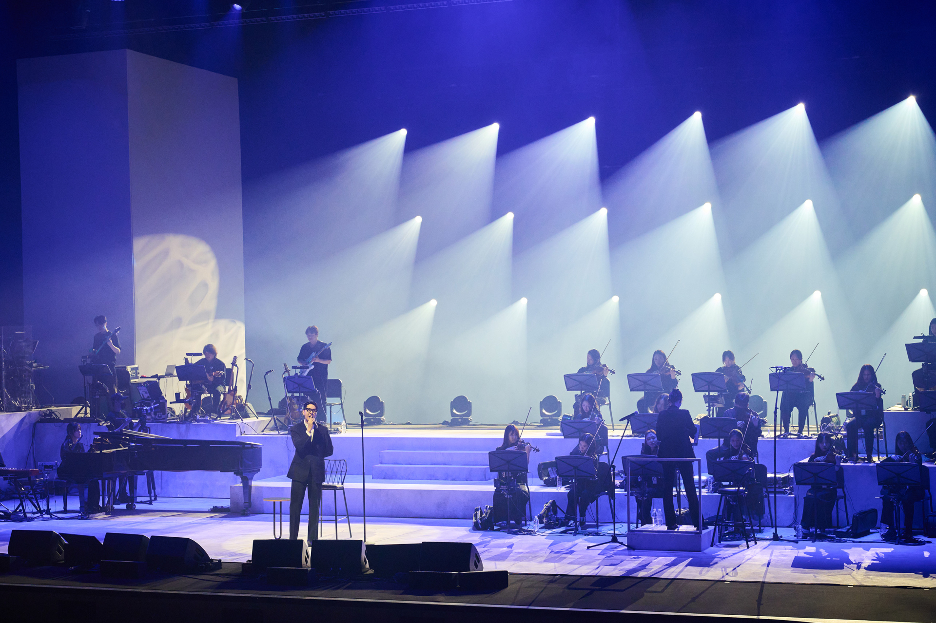 오케스트라 선율에 얹은 정준일의 독보적인 보이스…‘THE LIGHT’ [쿠키 현장]