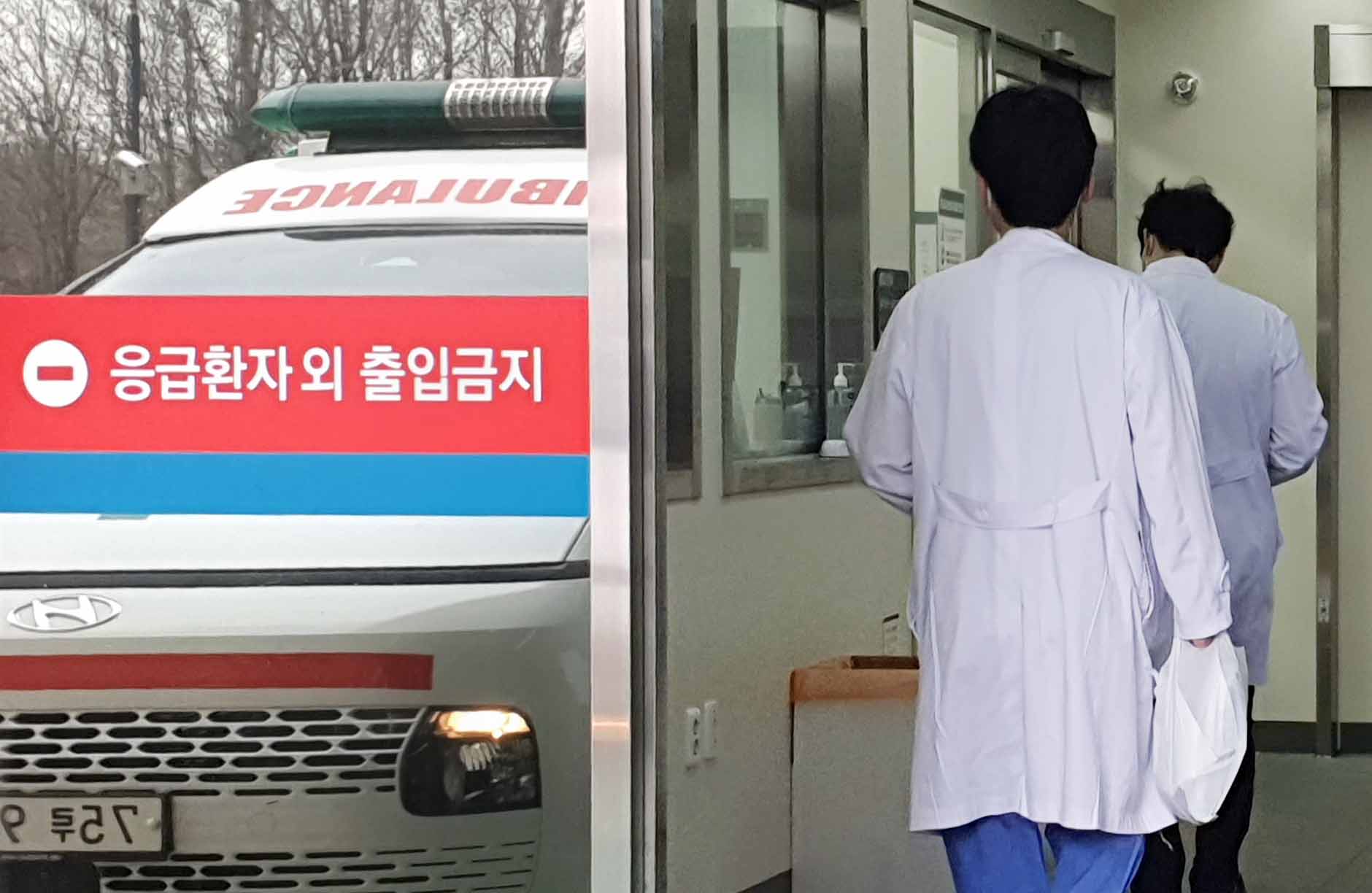 이재명 ‘공공의대 설립’ 공약에…의협 “대만도 실패, 정책 효과성 의문”