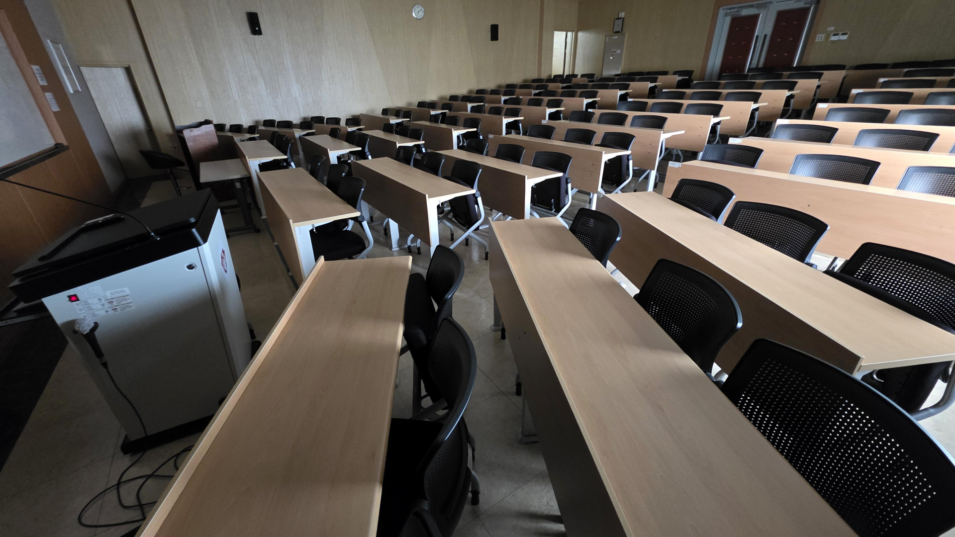 전공의·의대생 잇단 복귀 시도…“과한 특혜” 비판도