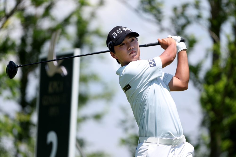 2주 연속 우승컵 들어올린 옥태훈, 제네시스 포인트 1위 ‘독주 체제’ 구축 [KPGA]