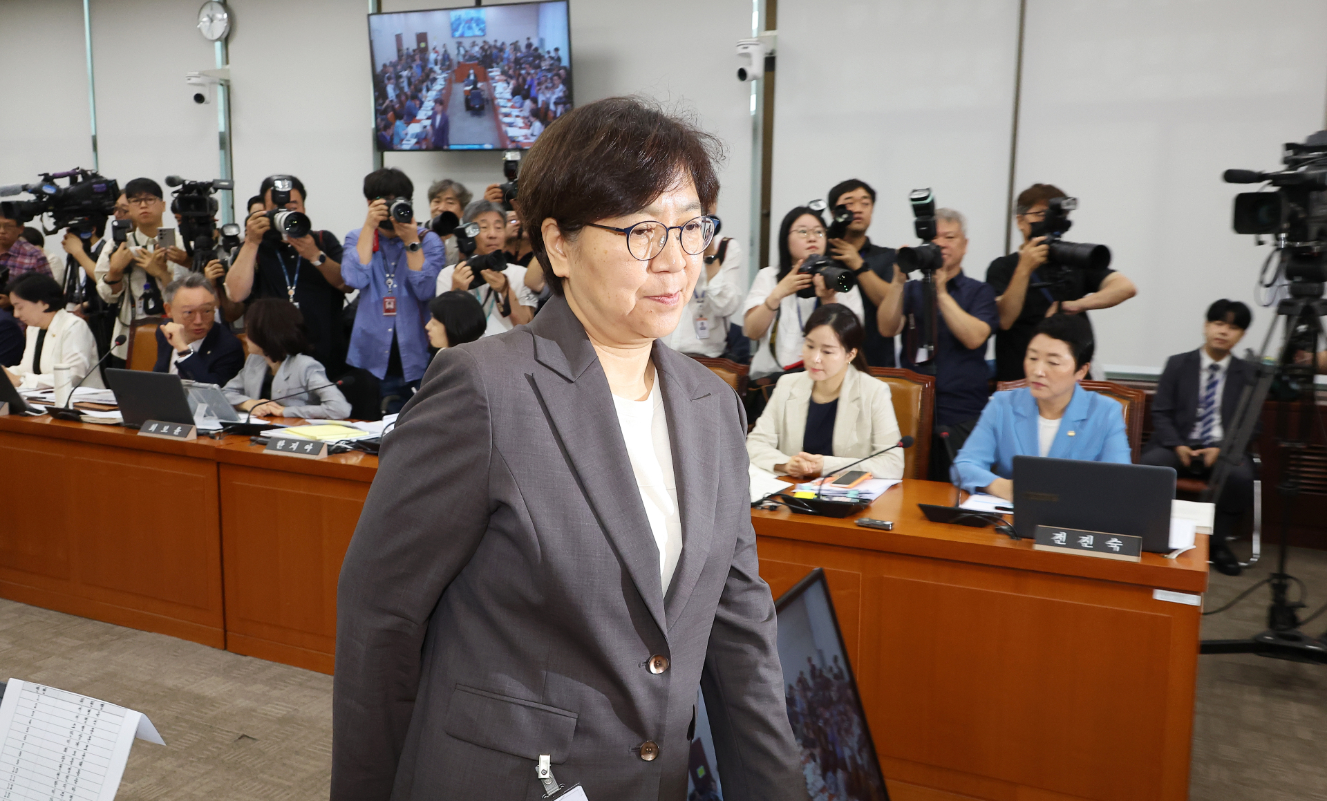 정은경 청문회 시작부터 여야 고성…“코로나 수혜주 거래” vs “근거 없는 의혹”