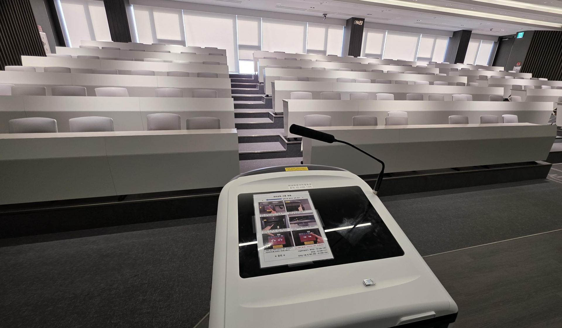 유급 의대생 8000여명 복귀 허용…집단행동에 또 물러선 정부