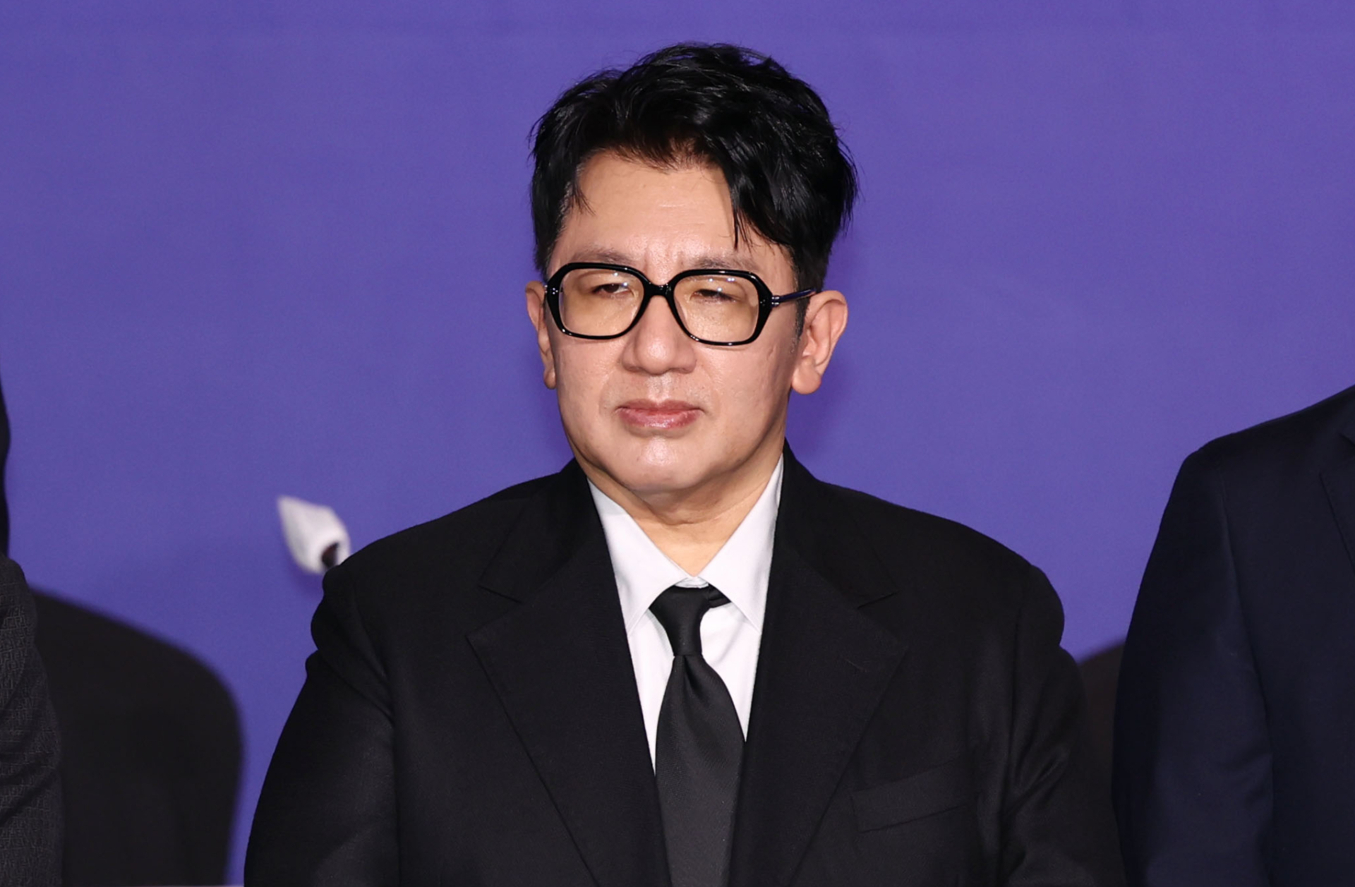 방시혁, 하이브 임직원에 ‘부정거래 의혹’ 사과…“조속히 귀국해 조사 받겠다”