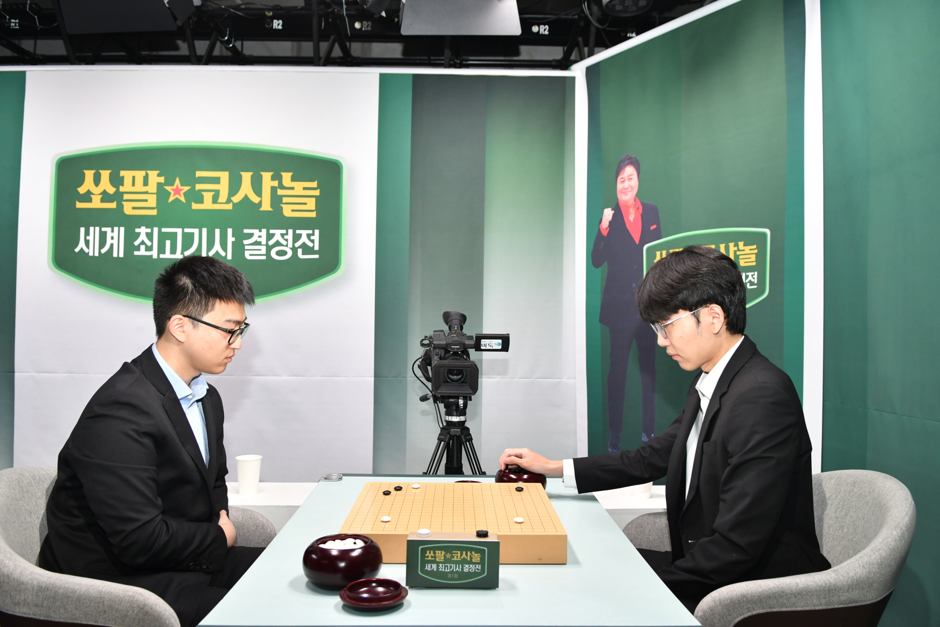 ‘바둑 황제’ 신진서, 중국 차세대 주자 투샤오위와 쏘팔배 결승 격돌