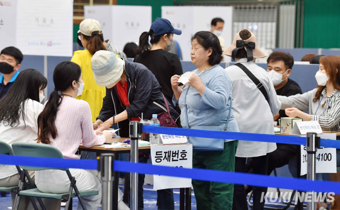 ‘6·3 지방선거’ 뽑고 싶은 후보는…민주 39.9% vs 국힘 30.8% [쿠키뉴스 여론조사]